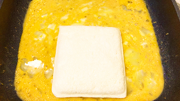 玉子焼きの『上』に置いて焼く？　「毎日でも食べたい」「たまらん」