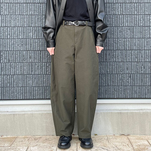 「２色買っちゃった」「これは沼る」　ユニクロの『バレルパンツ』は見た目以上にはき心地がいい！