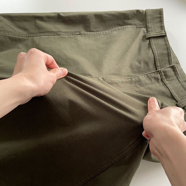 「２色買っちゃった」「これは沼る」　ユニクロの『バレルパンツ』は見た目以上にはき心地がいい！