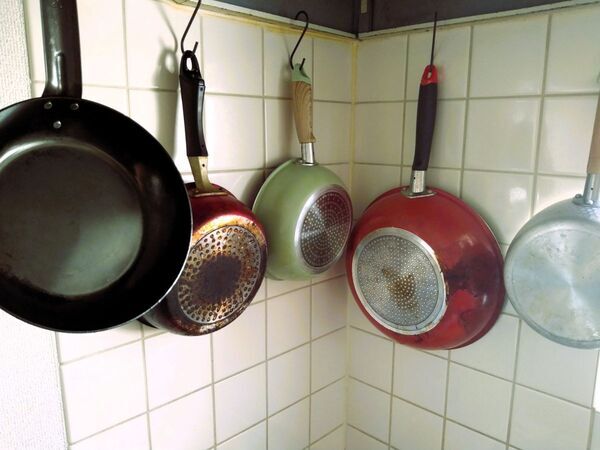 フライパンや鍋はどう片付けるべき？　企業が教える２つの収納テクニック