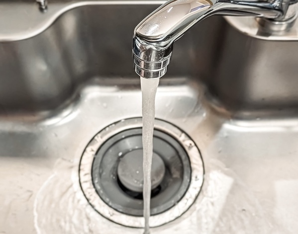 キッチンのお手入れに使わないで！　企業の注意喚起に「ゲッ」「傷付くの？」