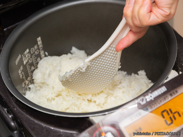 冷凍OKな『主役級おにぎり』が簡単！　ご飯に混ぜたのは…？