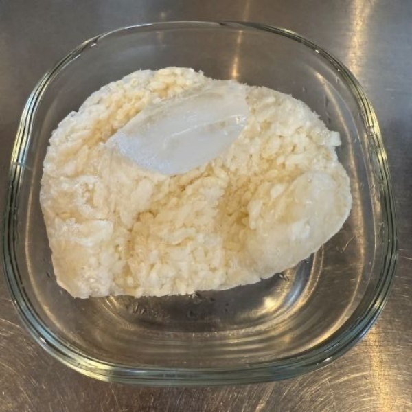 冷凍ご飯が見違える！　ふっくら炊きたてのようになる温め方が「すごすぎる」