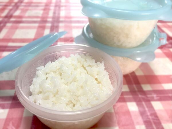 冷凍ご飯が見違える！　ふっくら炊きたてのようになる温め方が「すごすぎる」