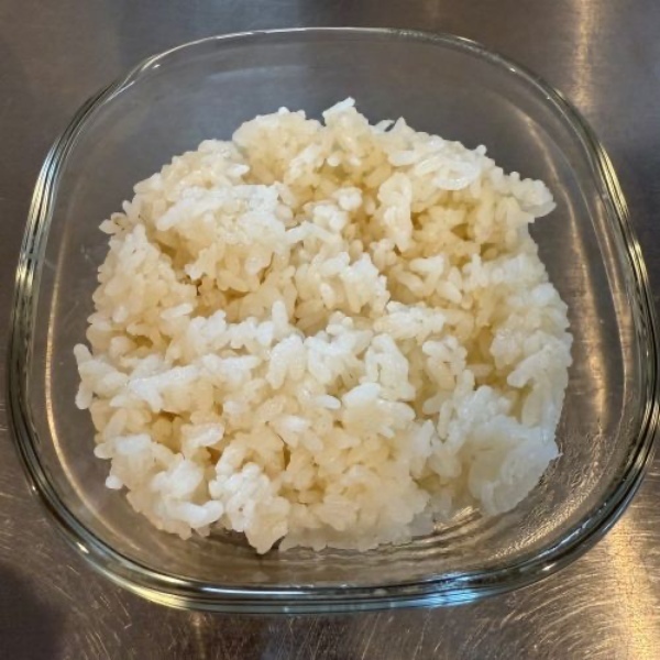 冷凍ご飯が見違える！　ふっくら炊きたてのようになる温め方が「すごすぎる」