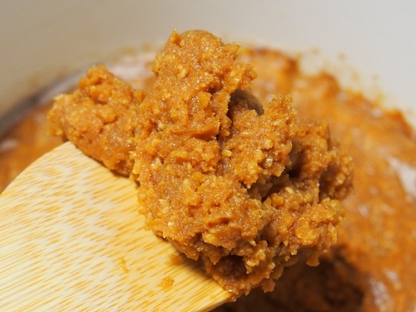 扱いにくい『袋入り』の味噌　おすすめ保存法に「なるほど」「コレいいかも」