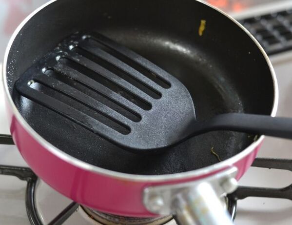 フライパンの表面加工を長持ちさせるには？　企業が教える５つのコツに「なるほど」