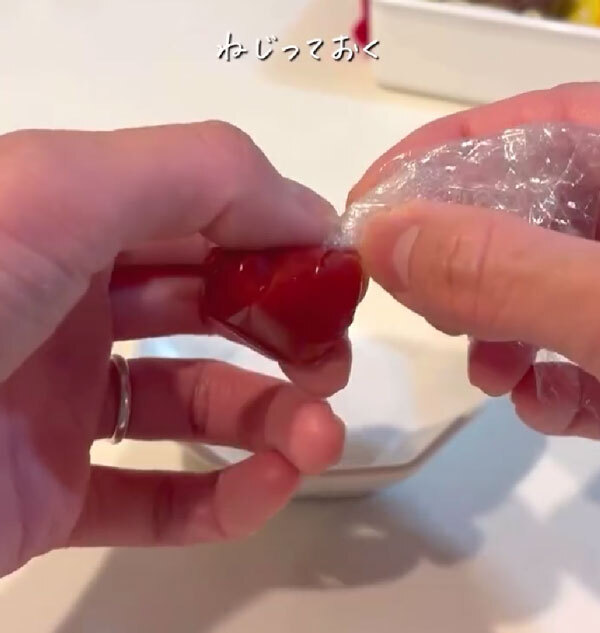 マヨネーズをラップの上にかけて…　『お弁当』のアイディアに「目からウロコ」