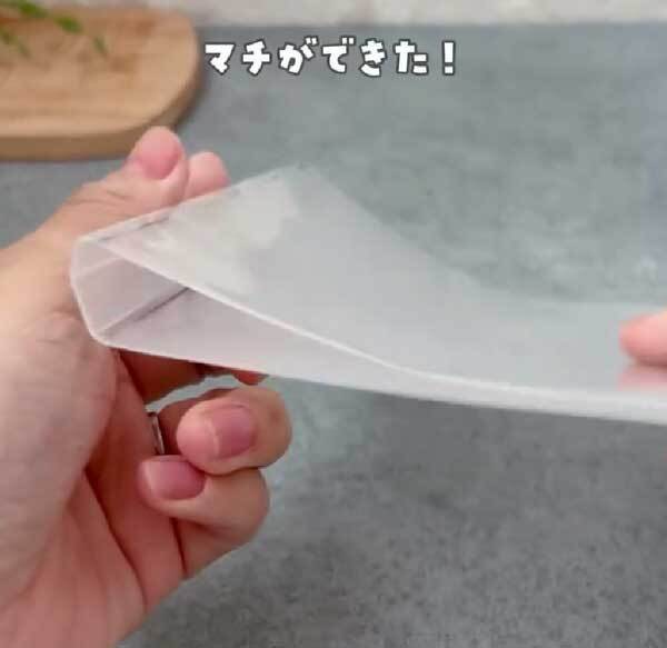 クリアファイルに線を引いて…　できたものに「すごいアイディア！」