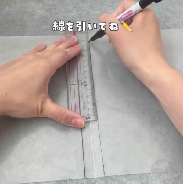 クリアファイルに線を引いて…　できたものに「すごいアイディア！」