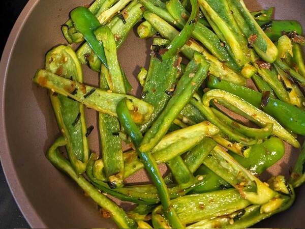 ピーマン炒めの味付けは…　まさかの『調味料』に「なるほど」「この手があった！」