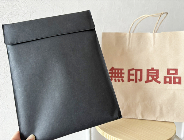 「使うごとに増す風合いがカッコイイ！」千円台で買えちゃう『無印』のパソコンケースがこちら
