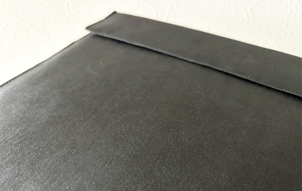 「使うごとに増す風合いがカッコイイ！」千円台で買えちゃう『無印』のパソコンケースがこちら