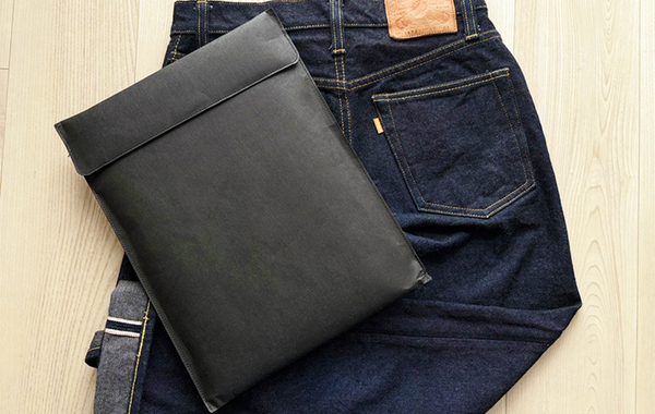 「使うごとに増す風合いがカッコイイ！」千円台で買えちゃう『無印』のパソコンケースがこちら