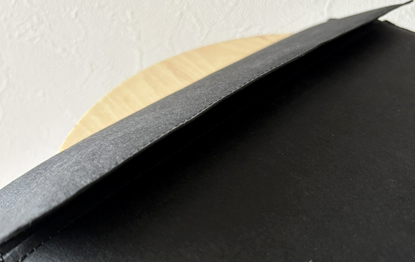 「使うごとに増す風合いがカッコイイ！」千円台で買えちゃう『無印』のパソコンケースがこちら