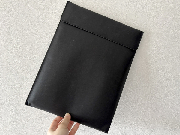 「使うごとに増す風合いがカッコイイ！」千円台で買えちゃう『無印』のパソコンケースがこちら