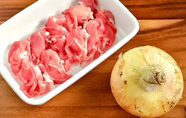 豚しゃぶサラダにかけたのは…？　管理栄養士が教える『ちょい足し』がこちら