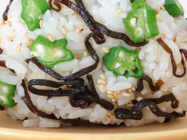 「もうそんな時期か」　おにぎりに『冷凍食品』を混ぜて？「早速作ります！」