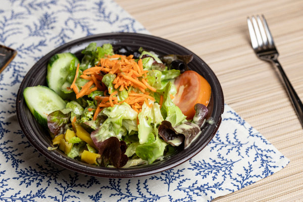 ドレッシングは縦に振る？横に振る？　おいしく食べるなら…　「全然違う」