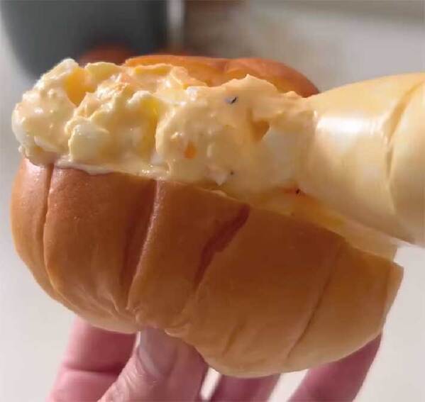 袋に卵を入れて…　レンチンレシピに「天才現る」「毎日作りたい！」