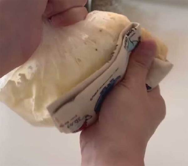 袋に卵を入れて…　レンチンレシピに「天才現る」「毎日作りたい！」