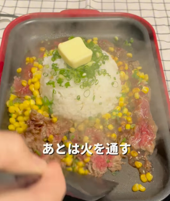 ホットプレートにのせて焼くだけ！　ペッパーランチの再現レシピに「コレは嬉しい」「たまらない」