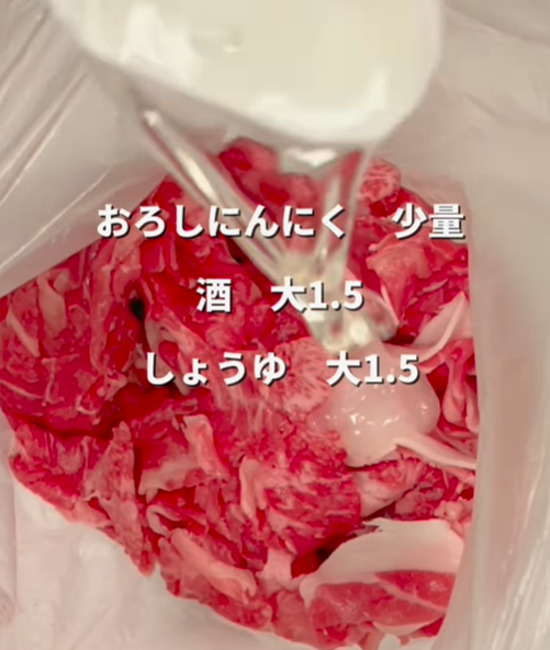 ホットプレートにのせて焼くだけ！　ペッパーランチの再現レシピに「コレは嬉しい」「たまらない」