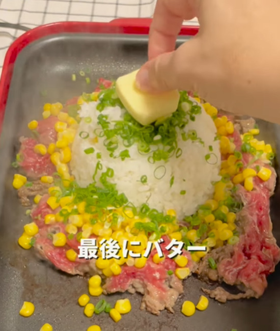 ホットプレートにのせて焼くだけ！　ペッパーランチの再現レシピに「コレは嬉しい」「たまらない」