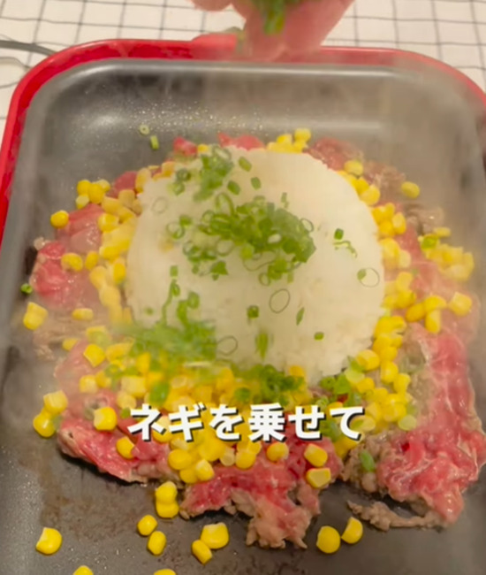 ホットプレートにのせて焼くだけ！　ペッパーランチの再現レシピに「コレは嬉しい」「たまらない」