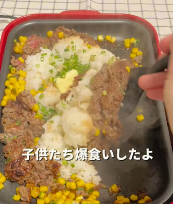 ホットプレートにのせて焼くだけ！　ペッパーランチの再現レシピに「コレは嬉しい」「たまらない」