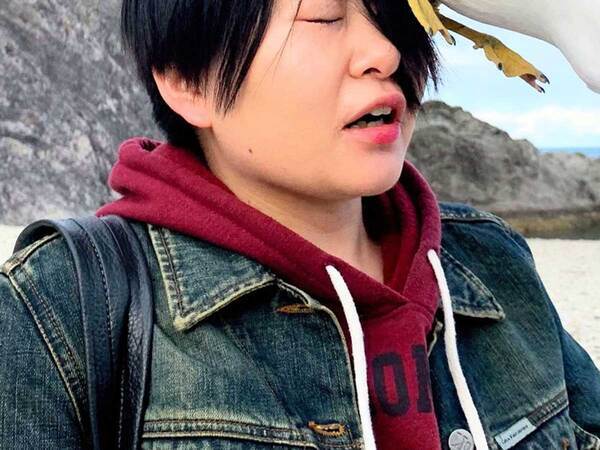 ウミネコに餌をあげたら…　奇跡の１枚に「笑った」「いい思い出になる」