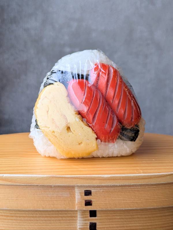 母が末っ子に作った『おにぎり』　まさかのビジュアルに「絵力すごっ」「まさに一石二鳥」