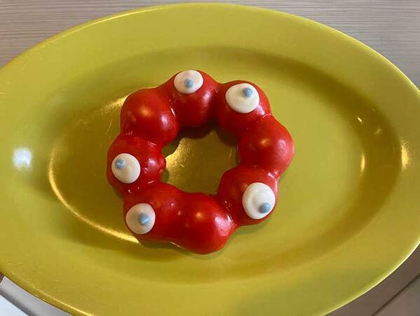 ポン・デ・リングを『変身』させて…？　母親の行動に「すごすぎる」