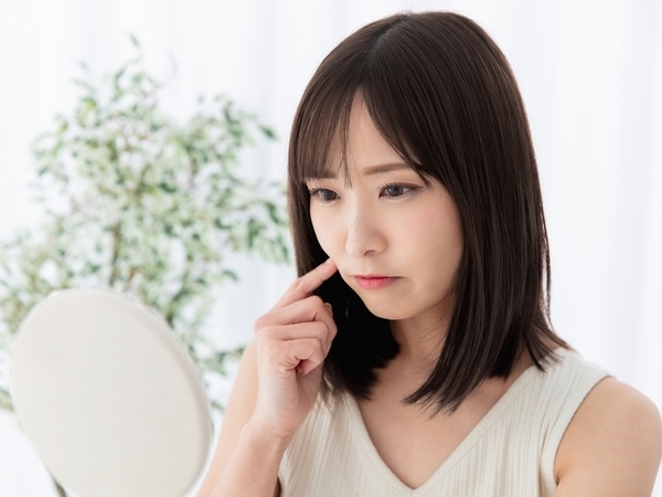 リキッドファンデ勢は要注意！　肌荒れ中は…　「肝に銘じます」