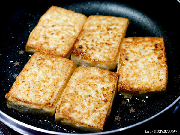 豆腐をフライパンで焼いて…？　ロバート馬場が教えるレシピに「なるほど」「コスパ最強」