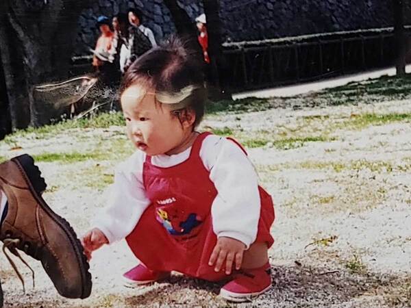 ３０年前の親子写真に『１６万いいね』　「何があった」「ギャグ漫画みたい」