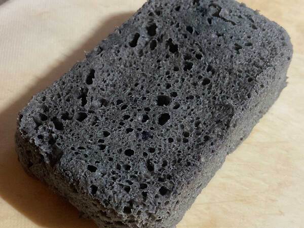 月の石かと思いきや？　まさかの正体に「肩が震えた」「電車で見ちゃダメ」