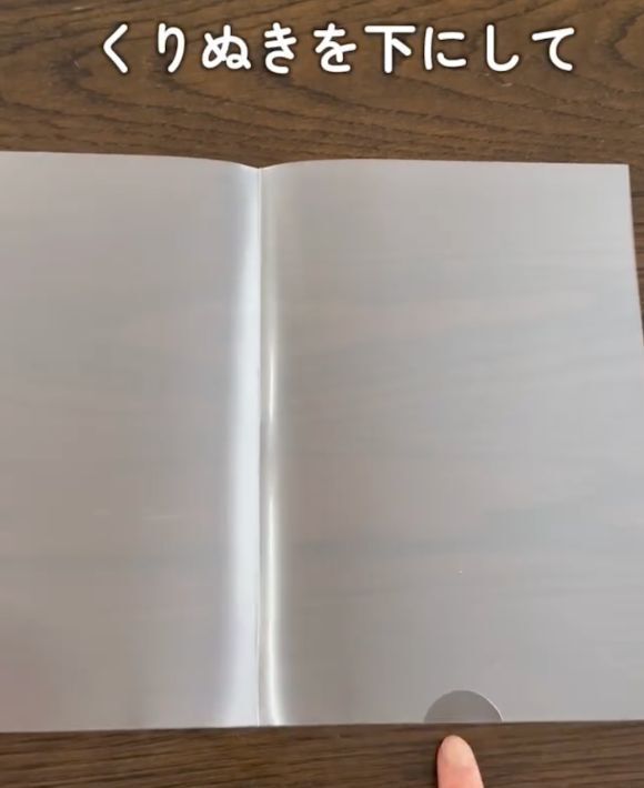 クリファイルをハサミで切って…？　完成したモノに「めっちゃ便利」「コレは使える」