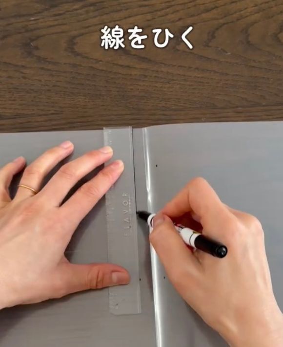 クリファイルをハサミで切って…？　完成したモノに「めっちゃ便利」「コレは使える」