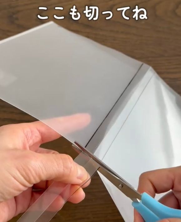 クリファイルをハサミで切って…？　完成したモノに「めっちゃ便利」「コレは使える」