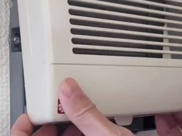 トイレの換気扇、放置してない？　たまった汚れをリセットする掃除術に「今すぐやる」