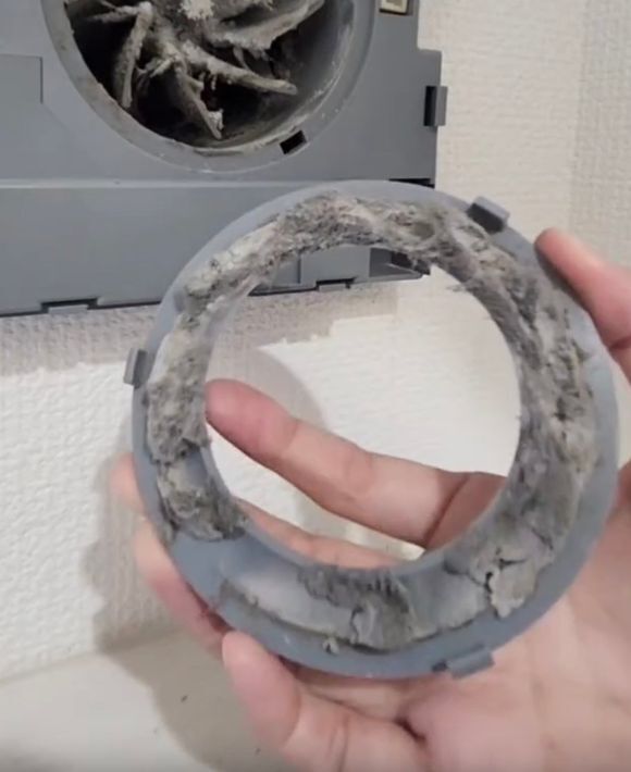 トイレの換気扇、放置してない？　たまった汚れをリセットする掃除術に「今すぐやる」