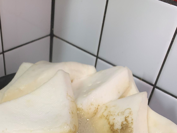 友人に勧められた具材を入れて？　おでんのビジュアルに「呪われた鍋？」「紅茶吹いた」