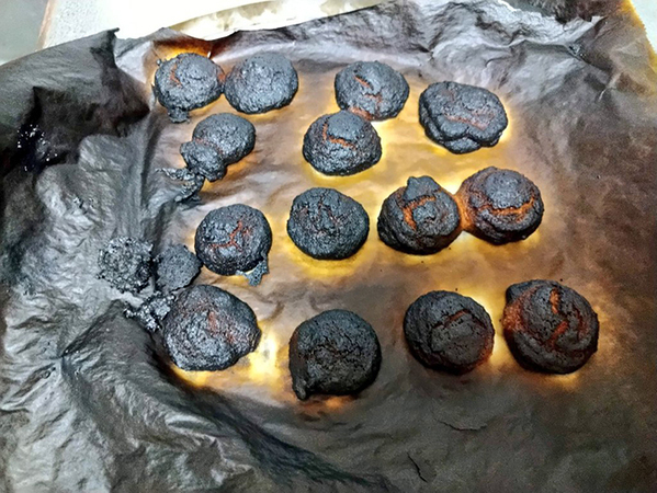 「推しの誕生日に推しの好物を…」　焼き上がりに「声出して笑った」「逆に天才」