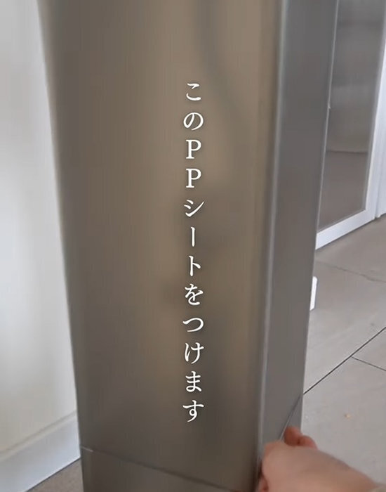 １００均のランチョンマットメッシュを貼ると…　「発想がすごい」「素敵」