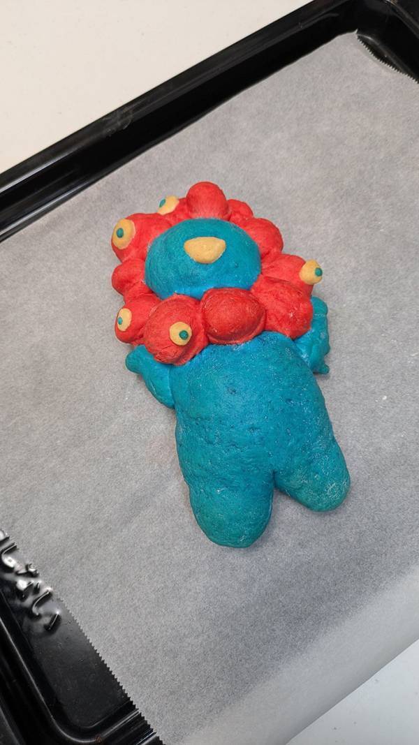 「これからミャクミャクパンを焼きます」　１４万人が見守った結末が？