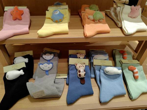 売り場に並ぶ靴下　よく見ると…「待って、本気で欲しい」「なんということ」