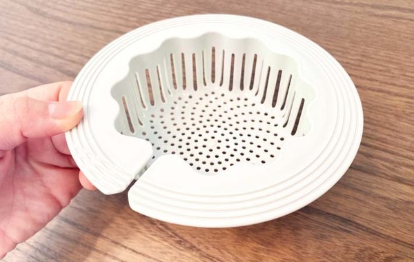 シンクの生ゴミ、楽に処理できます！　ダイソーの便利グッズに「もっと早く知りたかった」