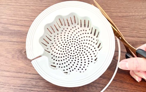 シンクの生ゴミ、楽に処理できます！　ダイソーの便利グッズに「もっと早く知りたかった」