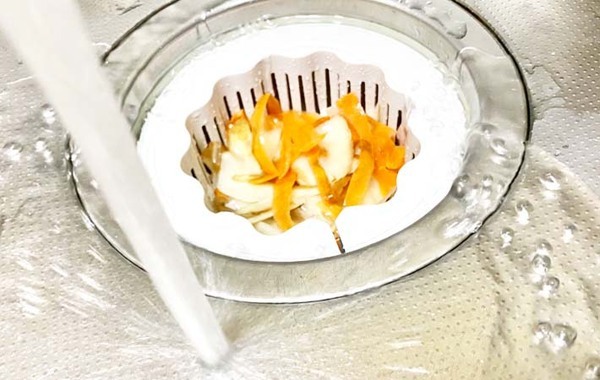 シンクの生ゴミ、楽に処理できます！　ダイソーの便利グッズに「もっと早く知りたかった」